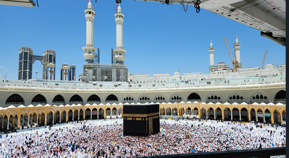 Umrah Packages 2026/2027 from Pakistan — pilgrims at Masjid al-Haram in Makkah